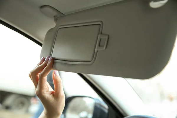 Car SunShades in the UAE: Benefits, Drawbacks, and Types of Sun Visors